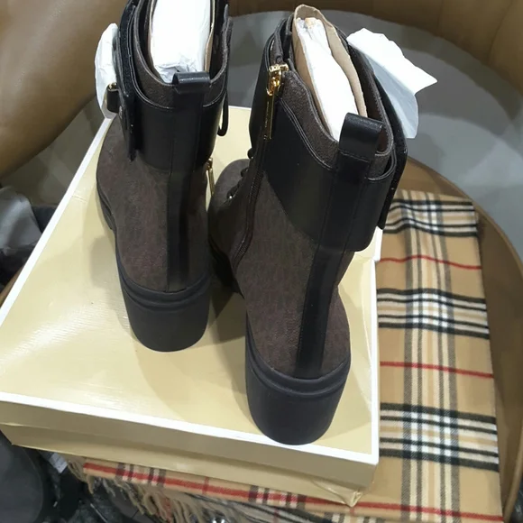 Michael kores Rorylug bootie